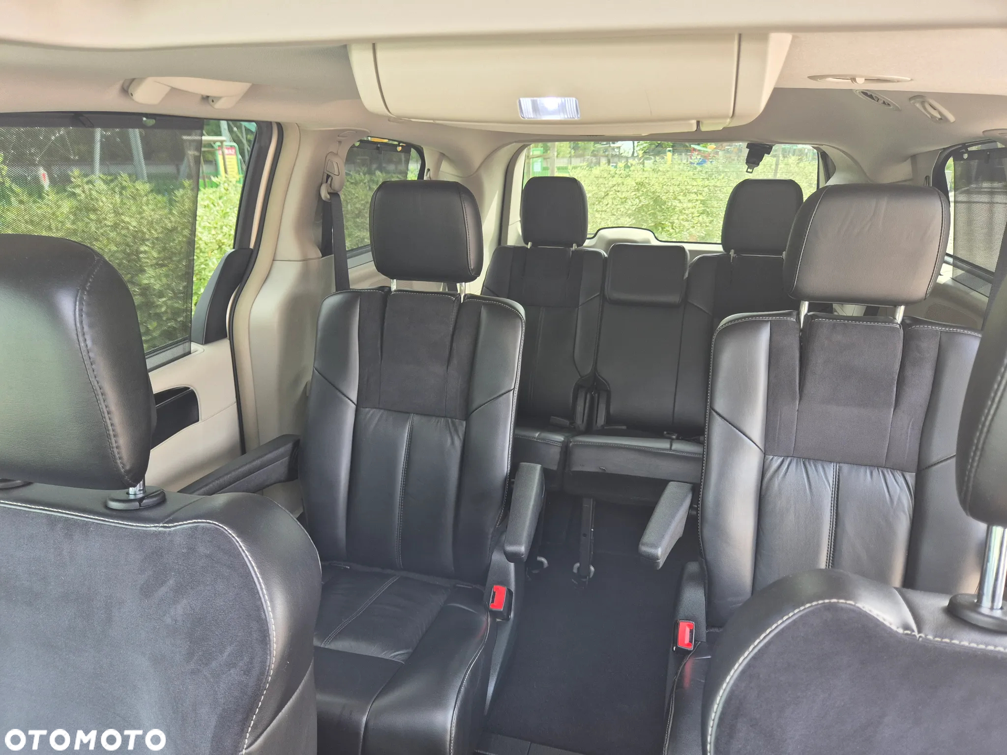 Chrysler Town & Country 3.6 Limited - 12