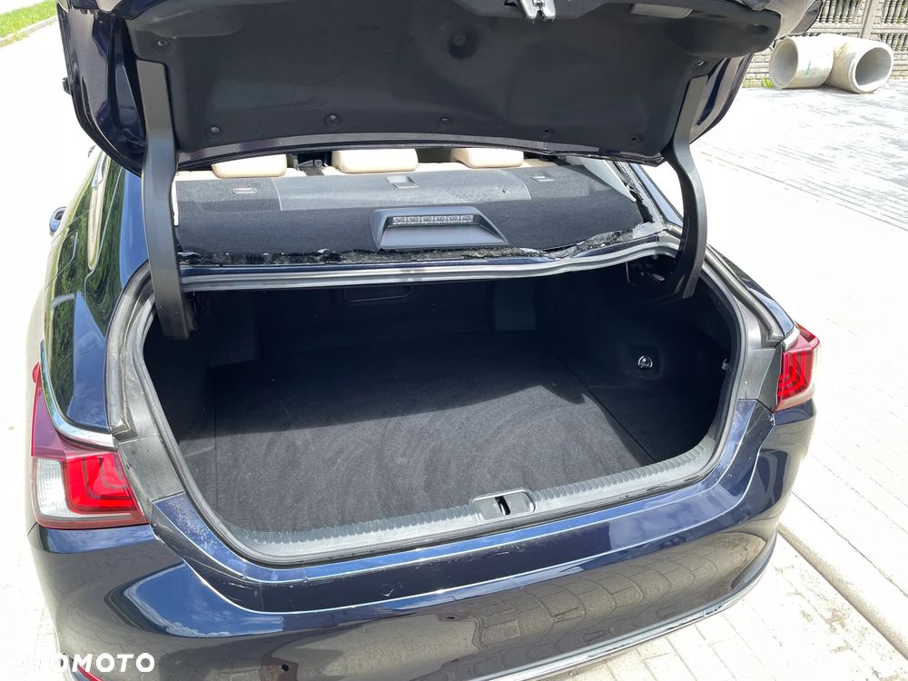 Lexus ES 300h Business Edition - 18
