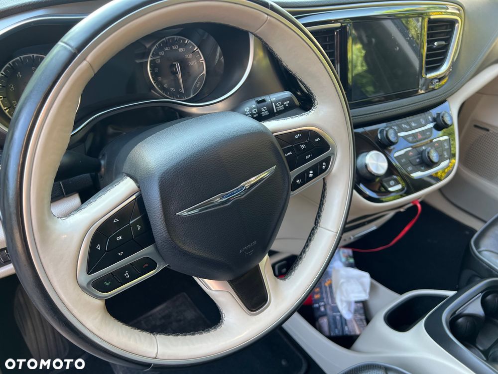 Chrysler Pacifica - 29