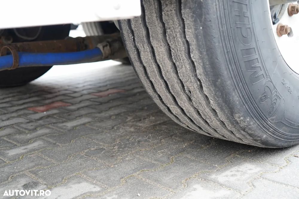 Feldbinder REMORCA CIMENT / 2 COMPARTIMENTE / 37.000 L / SILOC / PENTRU MATERIALE VRAC / JANTE DIN ALIAJ - 17