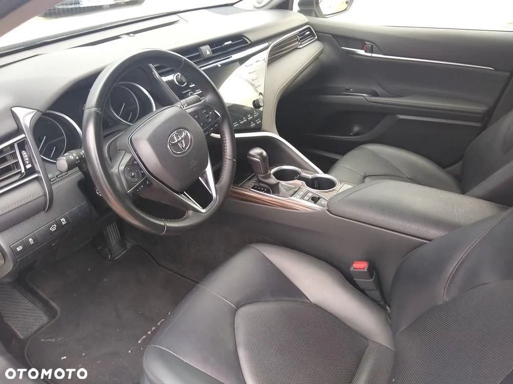 Toyota Camry ver-2-5-hybrid-executive-cvt - 10