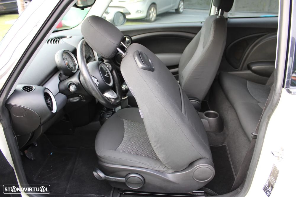 MINI 3 Portas Cooper D - 17