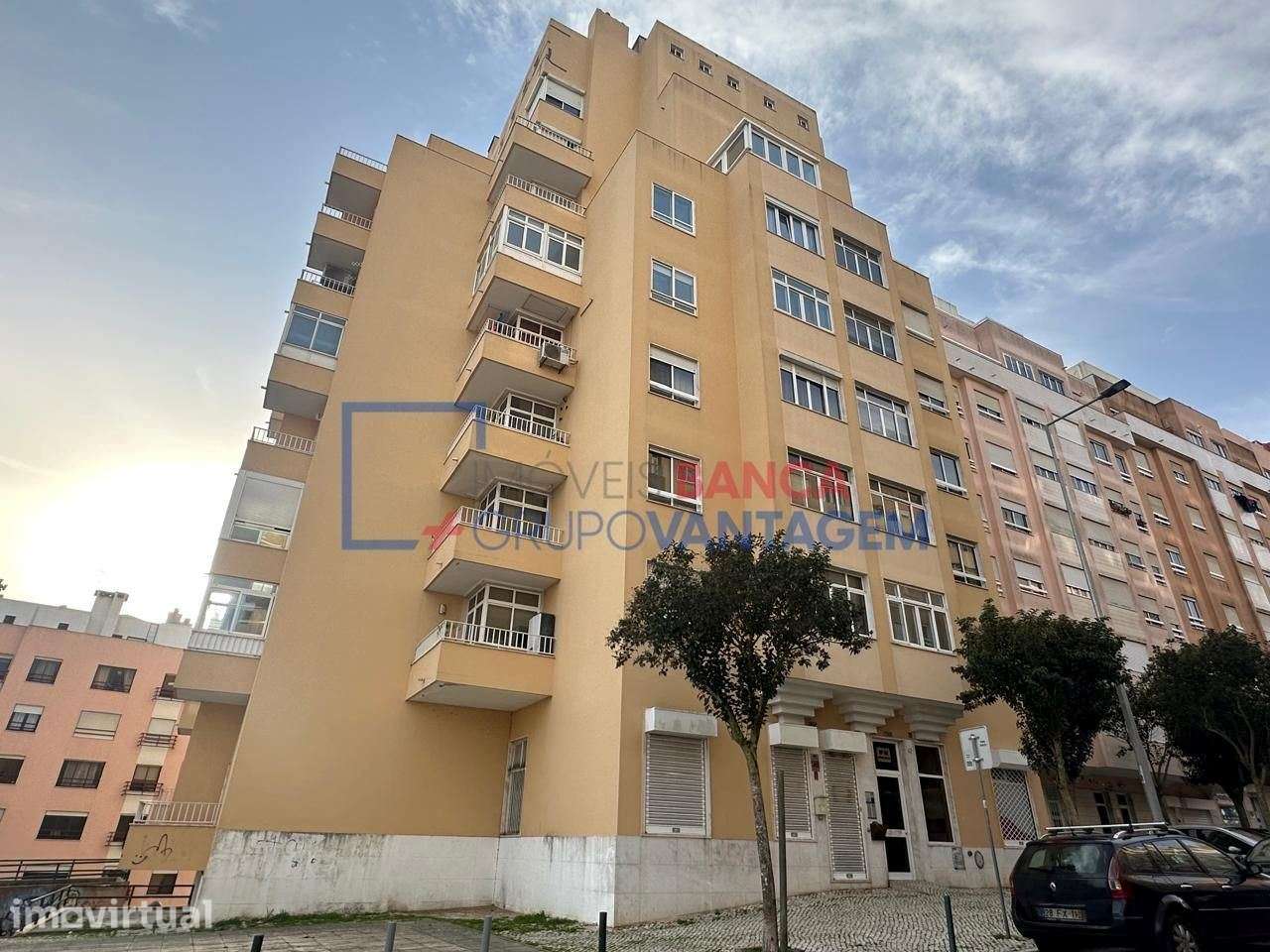 Vende T2 Rio de Mouro ( Fitares ) - Grande imagem: 2/30