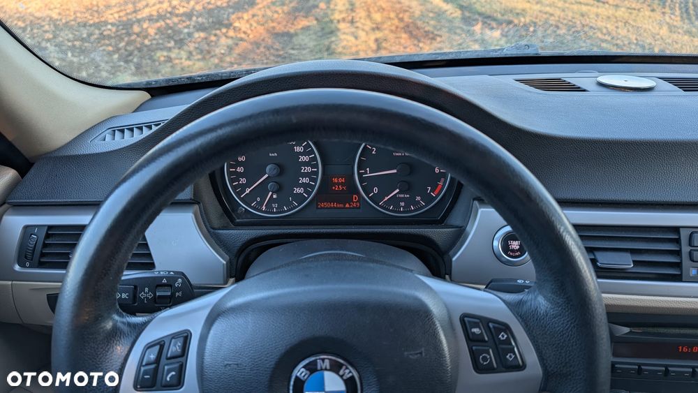 BMW Seria 3 320i - 8