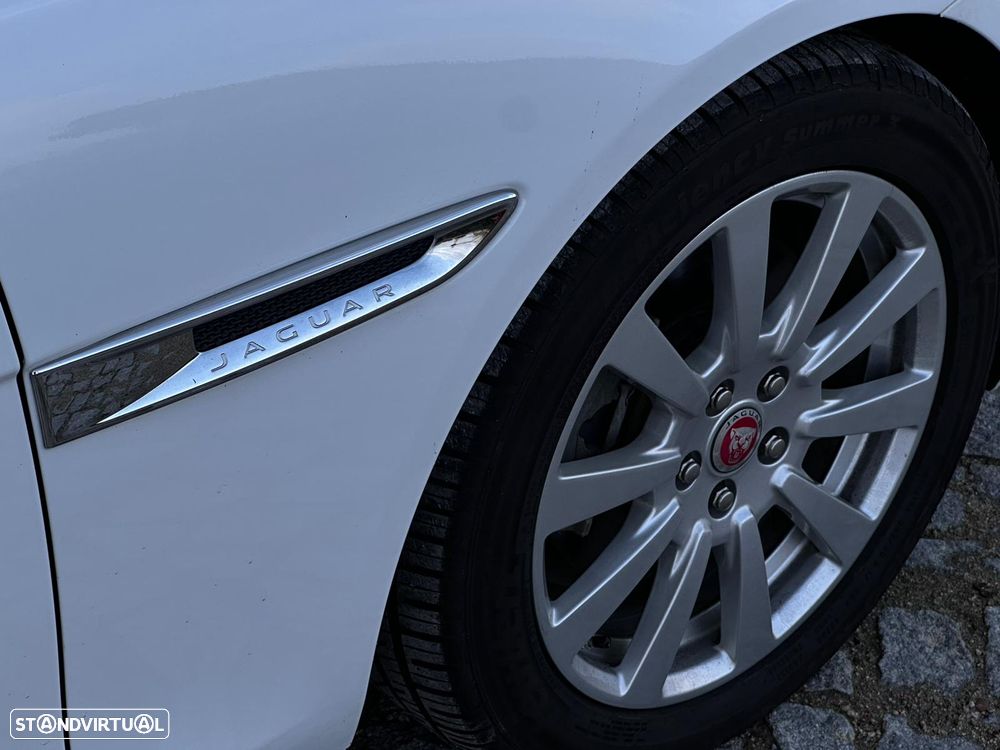 Jaguar XE 20d Aut. Pure - 20