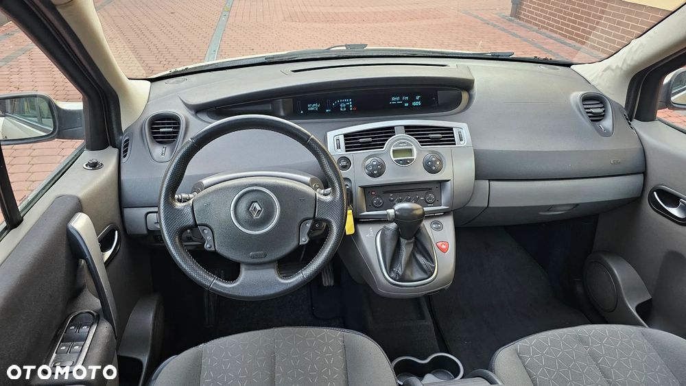 Renault Scenic 1.9 dCi FAP Privilege - 8