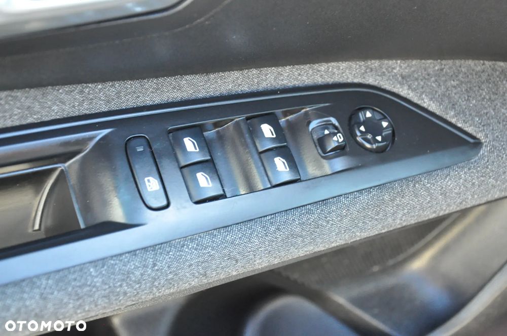 Peugeot 5008 PureTech 130 EAT8 Stop & Start Allure Pack - 34