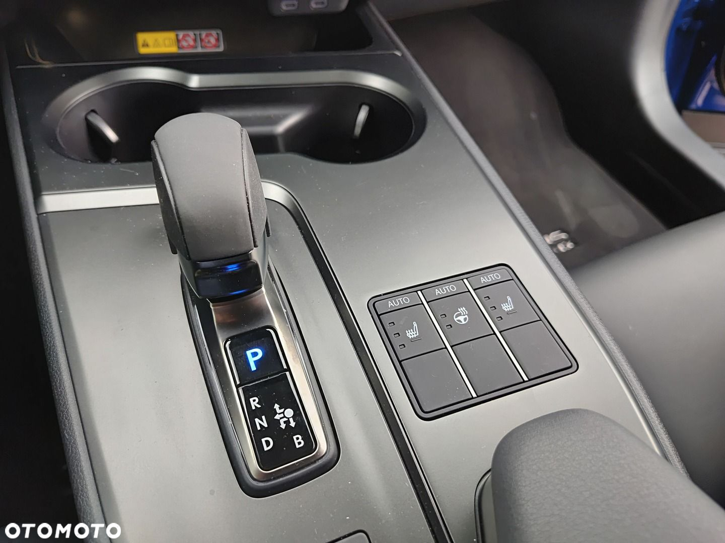 Lexus UX 300h F Sport Design - 23