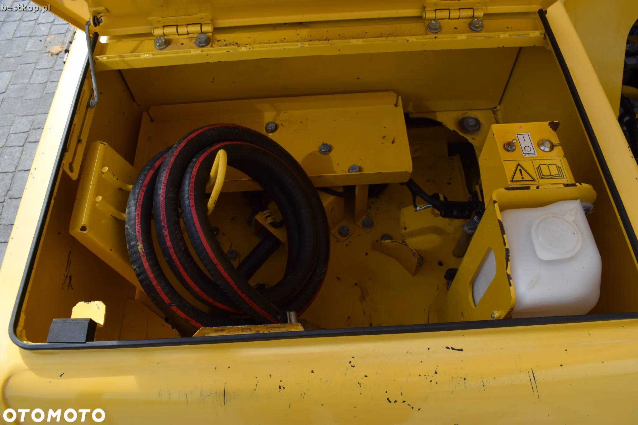 Komatsu PC210LC-11 - 29