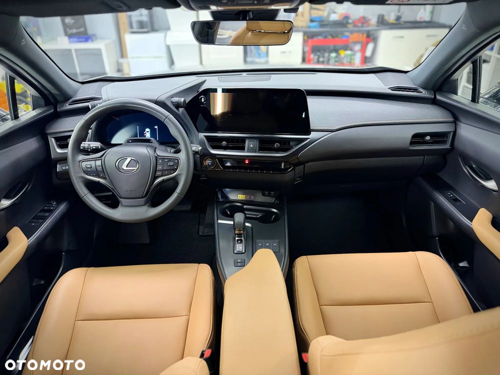 Lexus UX 300h F Sport Design - 16