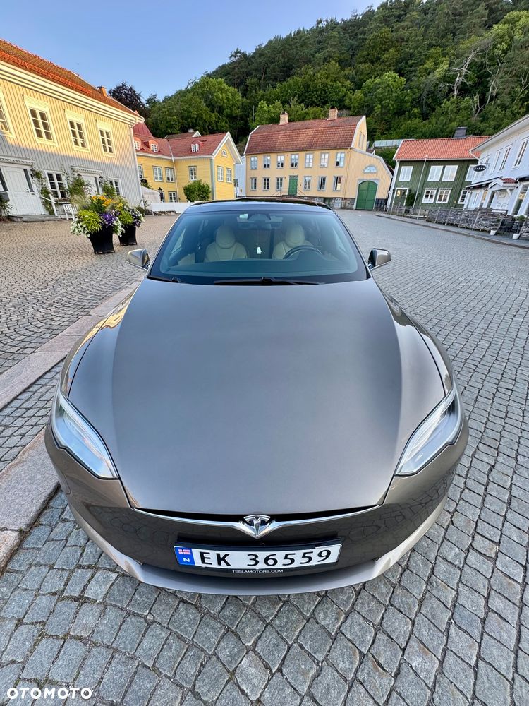 Tesla Model S - 9