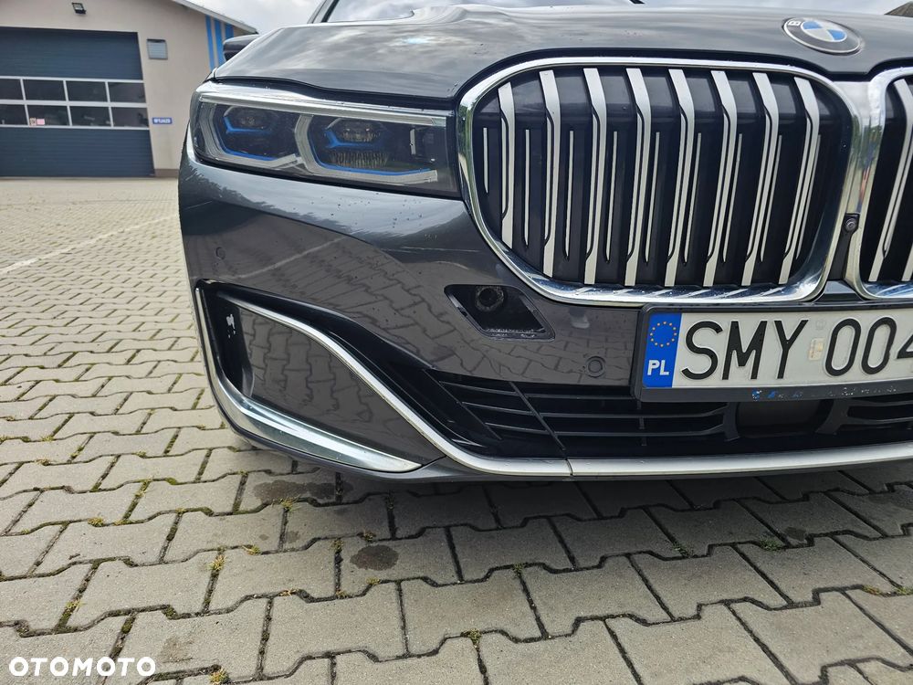 BMW Seria 7 740d xDrive mHEV - 22