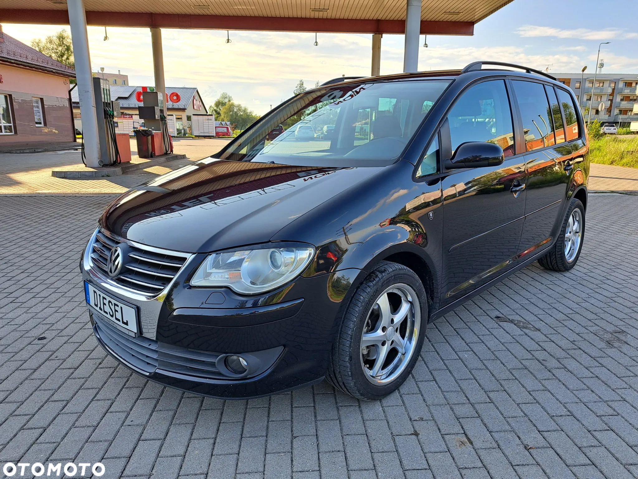 Volkswagen Touran - 1