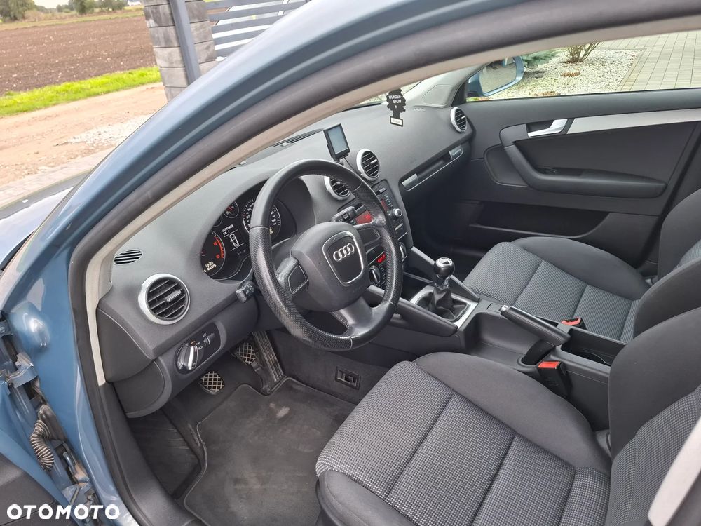 Audi A3 Sportback 2.0 TDI DPF quattro Ambiente - 10