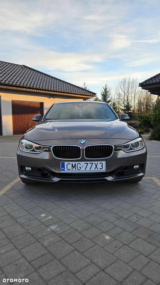 BMW Seria 3 318d Sport Line - 2