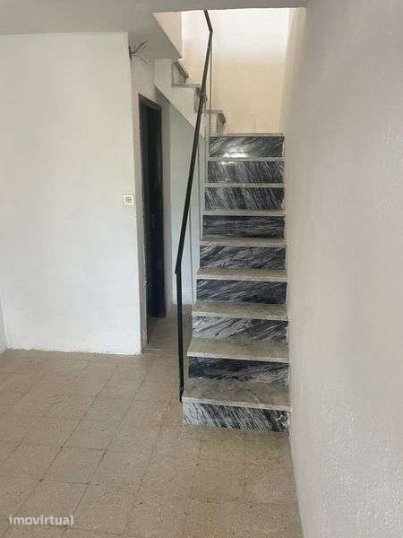 Garagem e MEZANINE  e WC - Grande imagem: 3/5