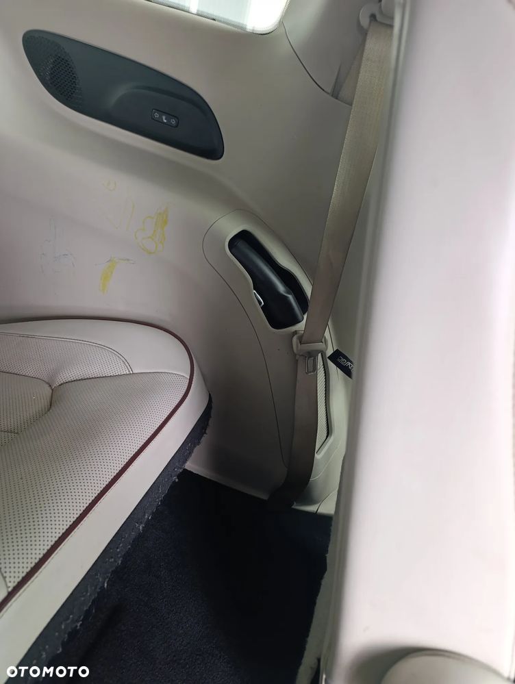 Chrysler Pacifica - 20