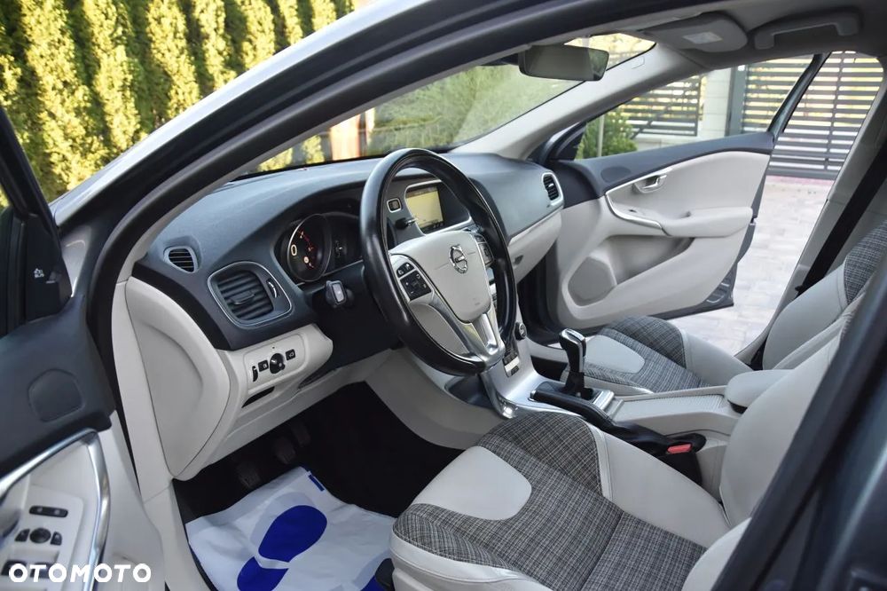 Volvo V40 D2 Drive-E Momentum - 17
