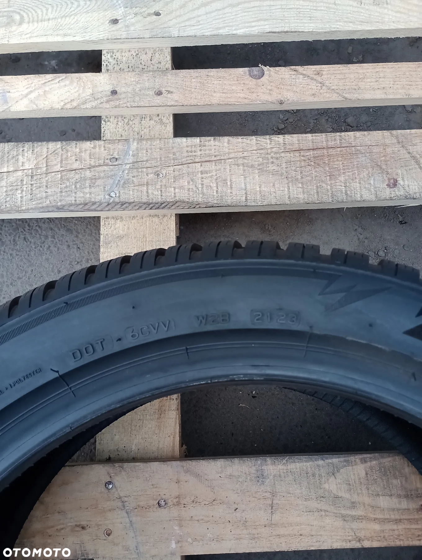 OPONA ZIMOWA 1x 235/45 R18 98V BRIDGESTONE BLIZZAK LM005 2123DOT - 5