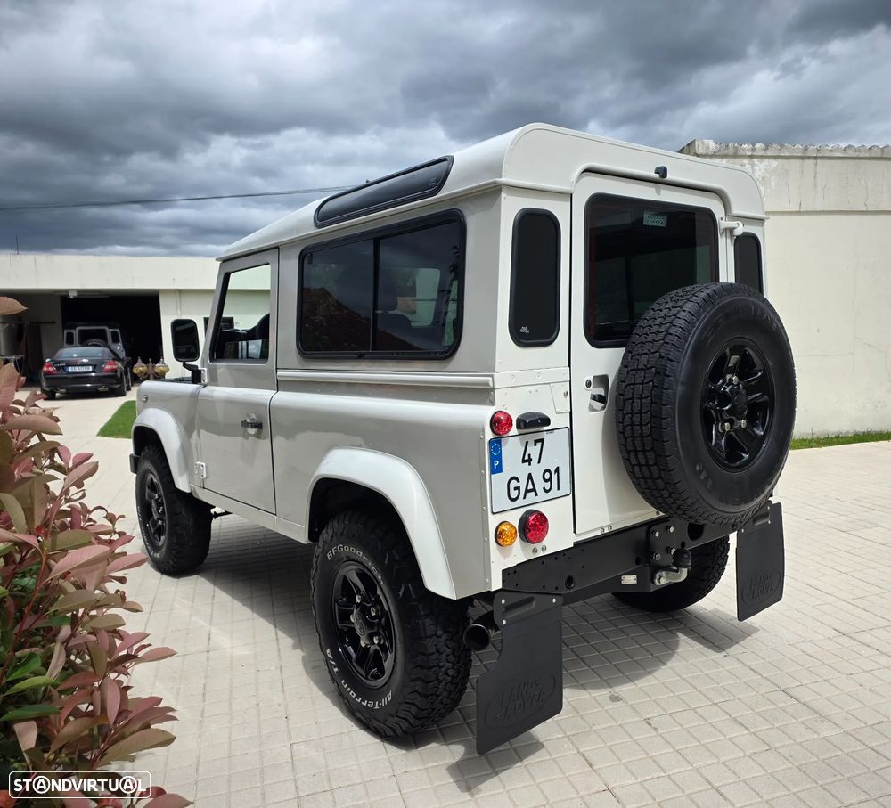 Land Rover Defender - 40