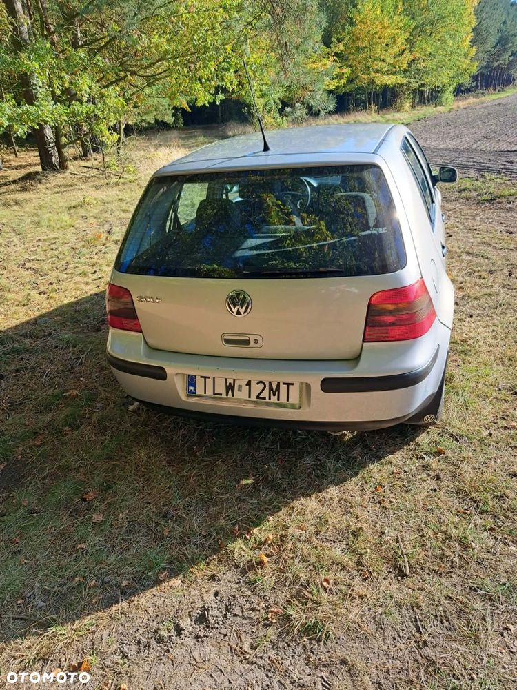 Volkswagen Golf - 6