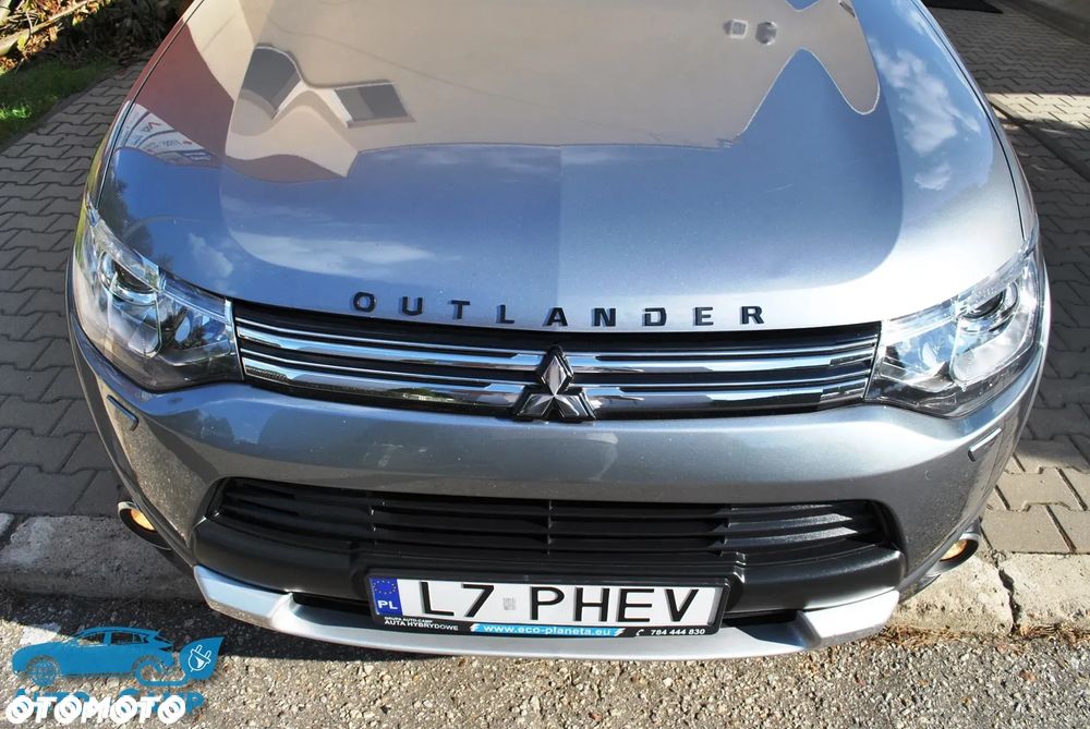 Mitsubishi Outlander Instyle NAVI + - 25