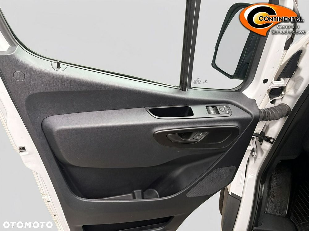 Mercedes-Benz Sprinter - 11