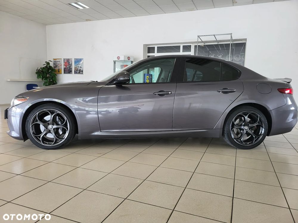 Alfa Romeo Giulia 2.0 Turbo 16V AT8-Q4 Ti - 7