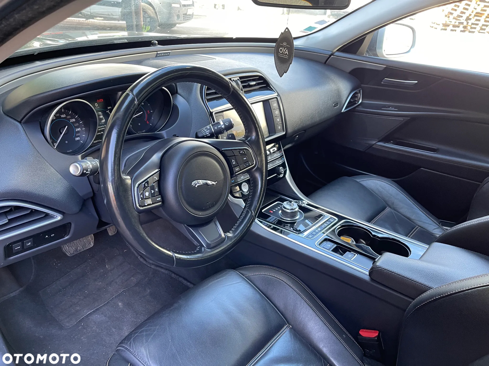 Jaguar XE 2.0 D Prestige - 19