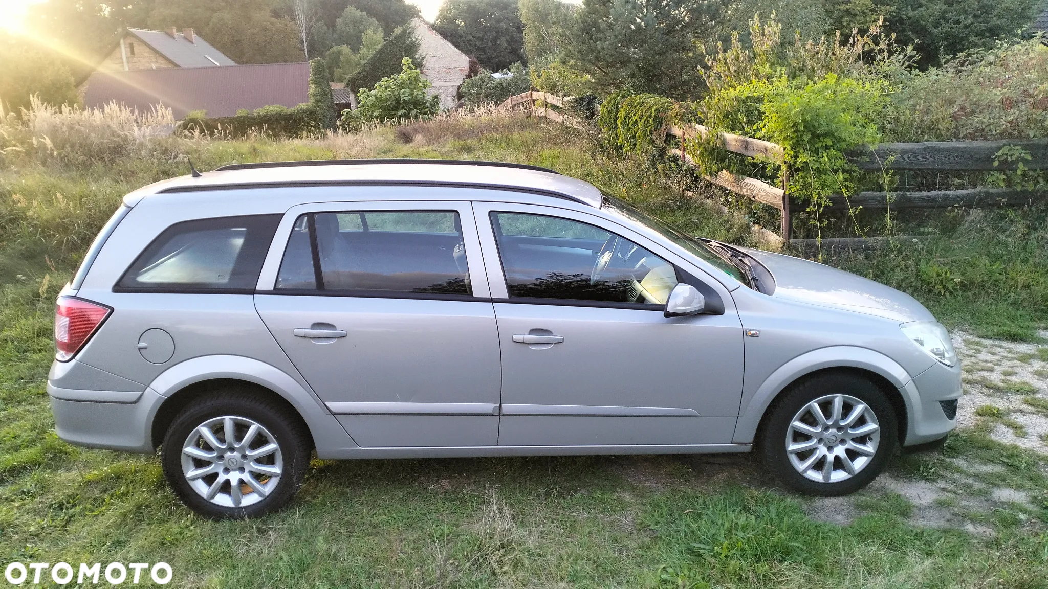 Opel Astra 1.6 Caravan Cosmo - 27