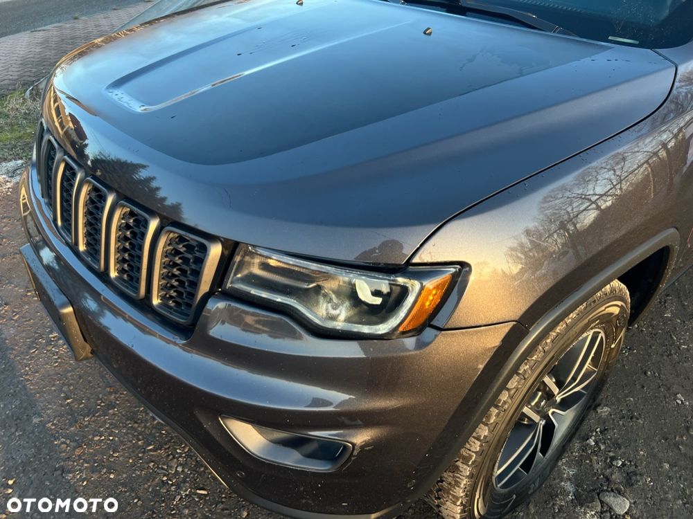 Jeep Grand Cherokee - 12