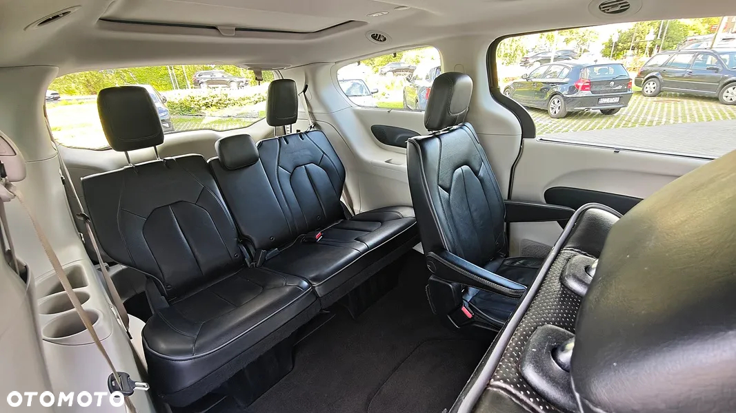 Chrysler Pacifica - 26