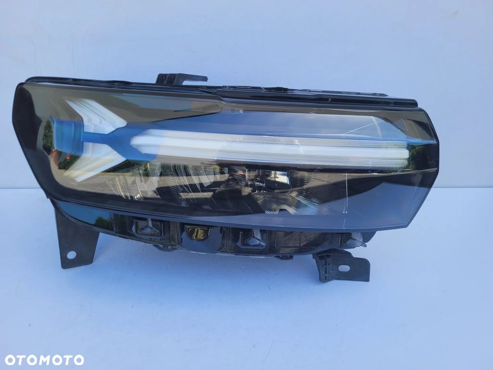 Dacia Duster III lampa przód prawa full led biala - 1