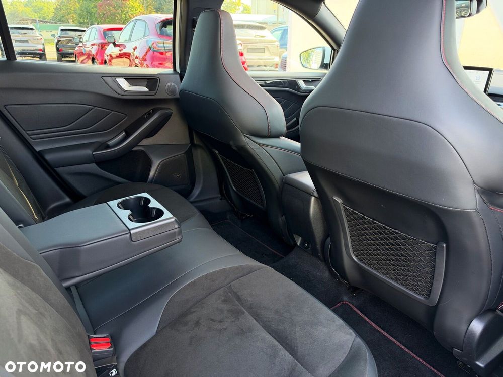 Ford Focus 2.3 EcoBoost ST X - 31