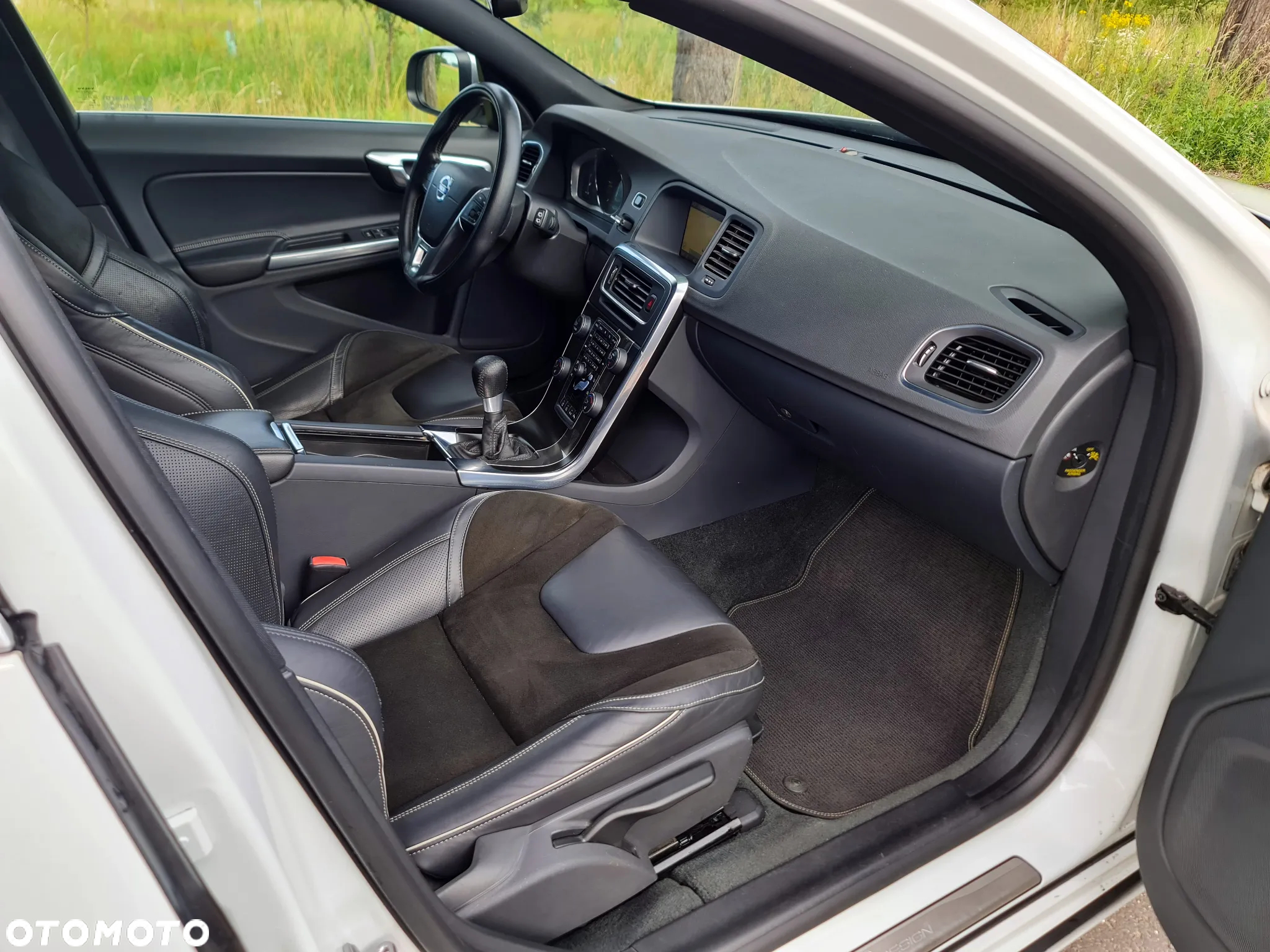 Volvo V60 D3 R-Design - 9