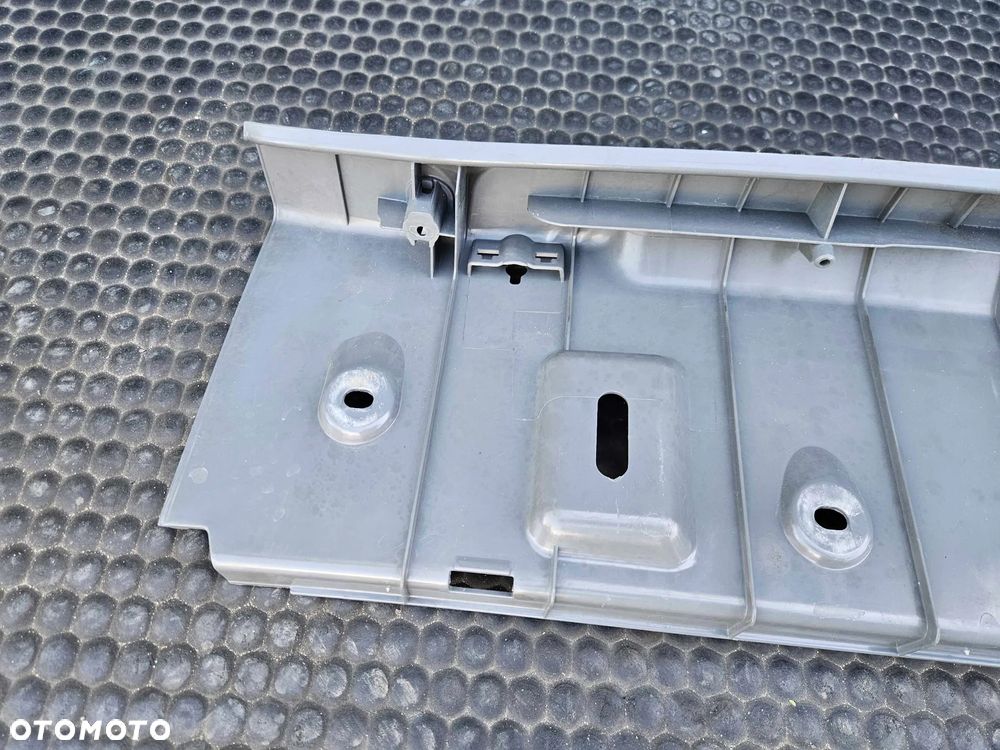 Tapicerka Klapa Osłona Klapy Pas Tylny Bagażnika Plastik BMW 3 E90 LCI 2009r - 21