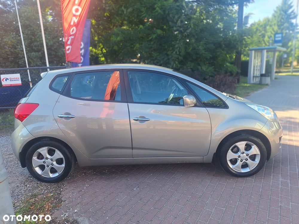 Kia Venga - 8