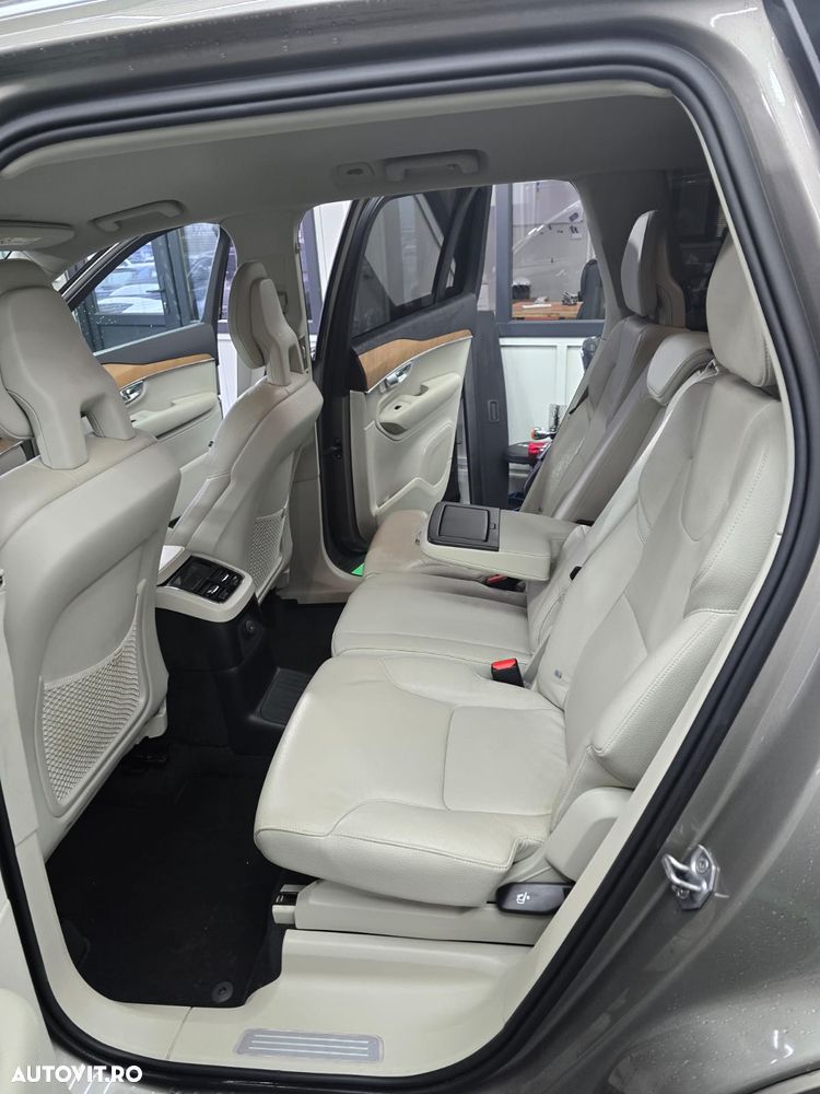 Volvo XC 90 - 21
