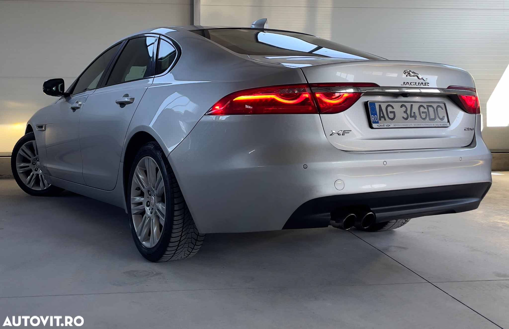 Jaguar XF 20d RWD Prestige - 14
