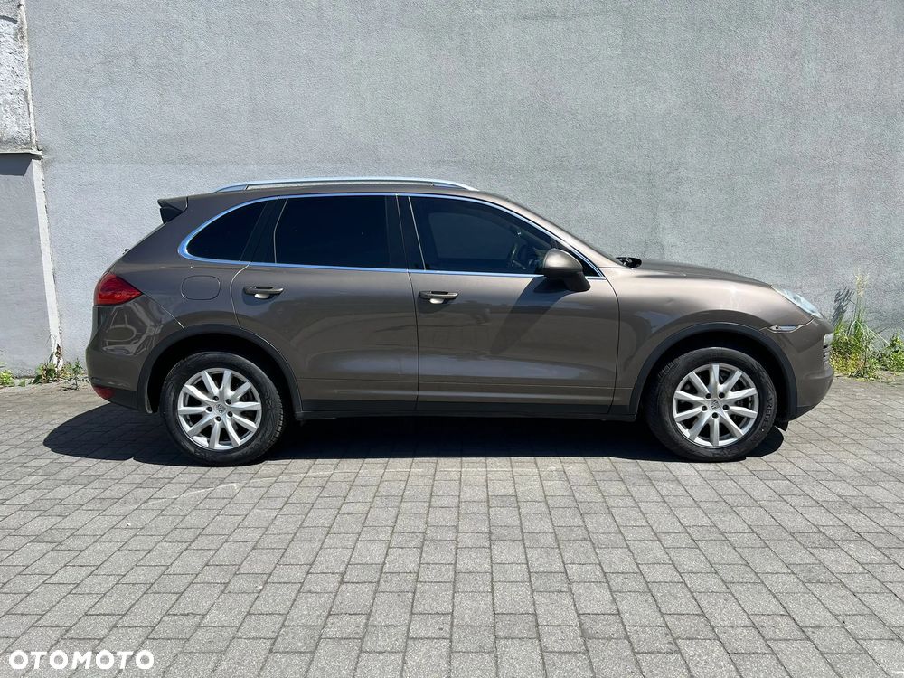Porsche Cayenne Platinum Edition - 2
