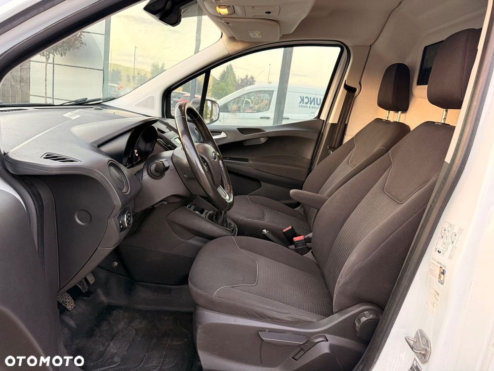 Ford Transit Courier - 20