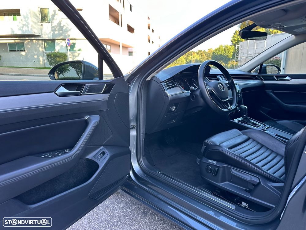 VW Passat Variant 2.0 TDi Highline DSG - 28