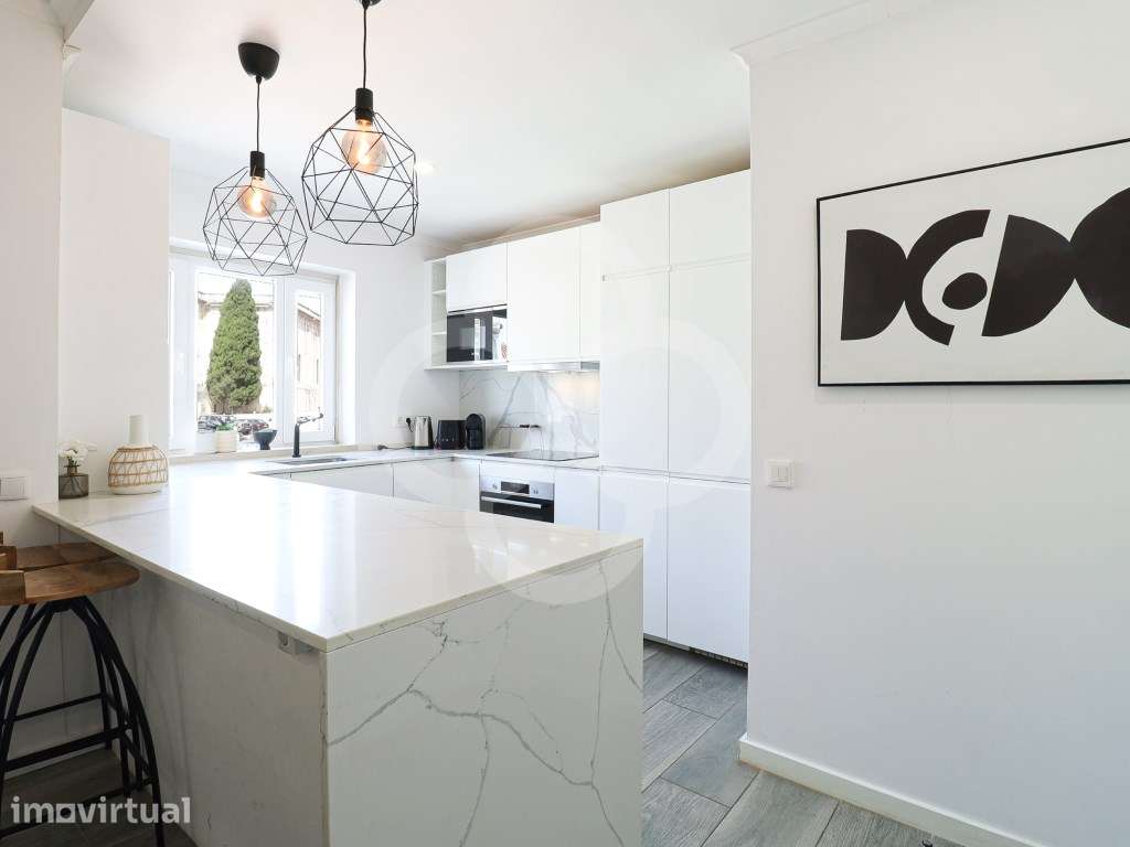 Apartamento T2 totalmente remodelado e equipado no Largo do Rato em... - Grande imagem: 2/30