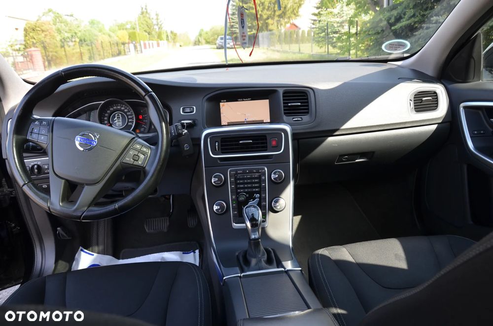 Volvo V60 D4 Geartronic Momentum - 28