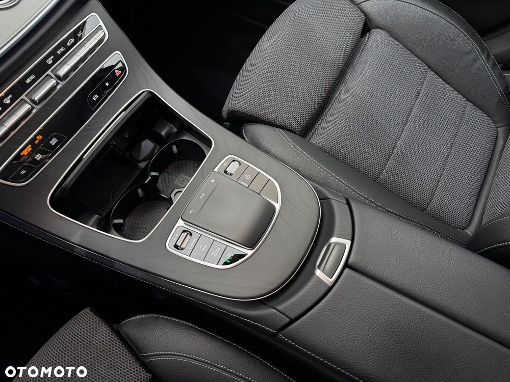 Mercedes-Benz Klasa E 220 d 4-Matic AMG/Avantgarde - 25