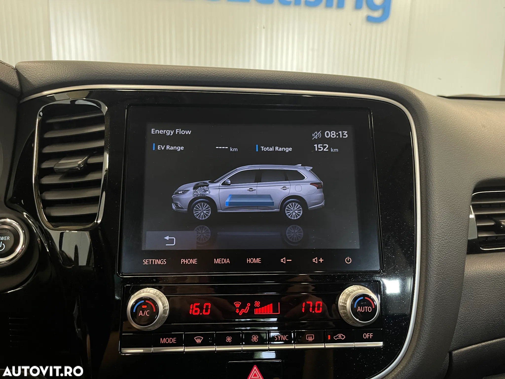 Mitsubishi Outlander 2.4 4WD Plug-In Hybrid - 13