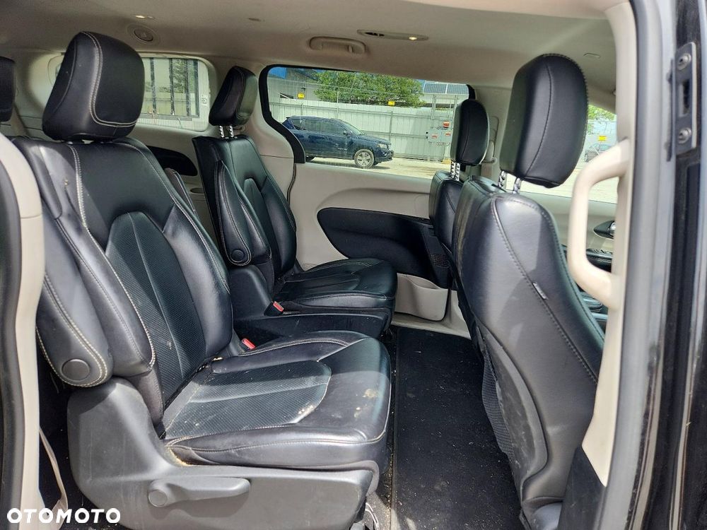 Chrysler Pacifica - 10