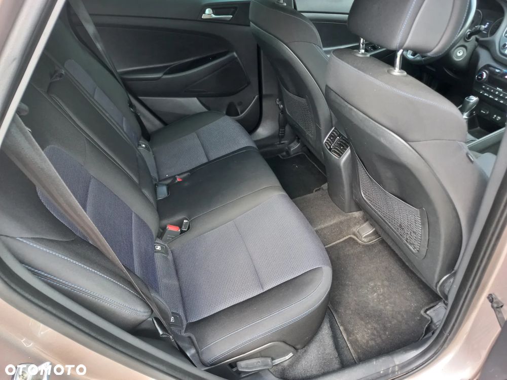 Hyundai Tucson blue 1.7 CRDi 2WD Style - 23