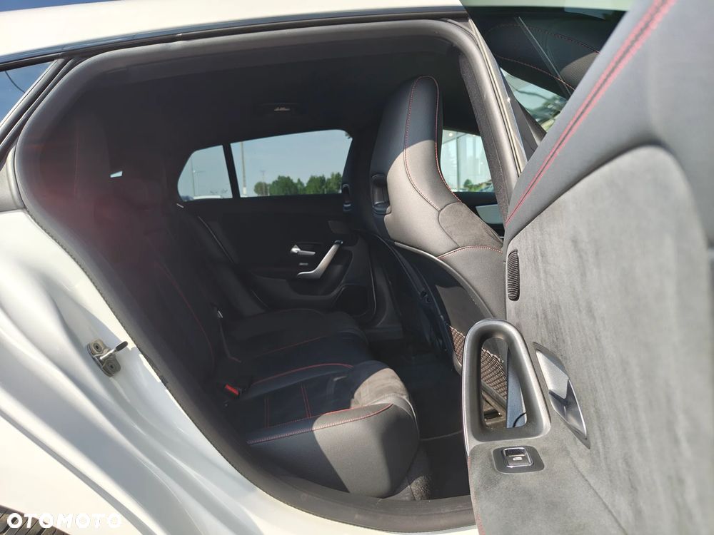 Mercedes-Benz CLA 200 mHEV AMG Line 7G-DCT - 15