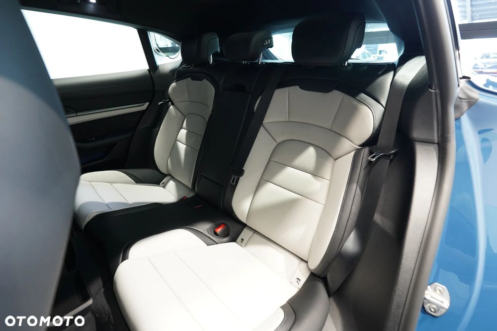 Porsche Taycan 105kWh 4 Cross Turismo - 11